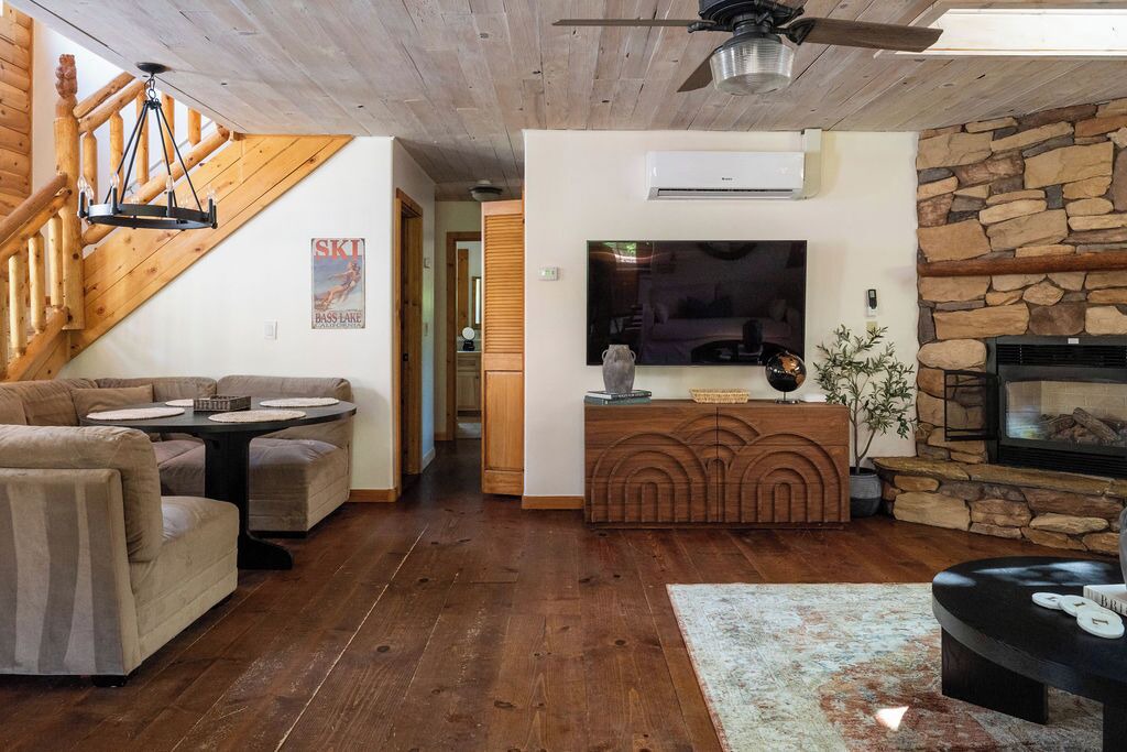 Photo of Livingroom in Bass Lake