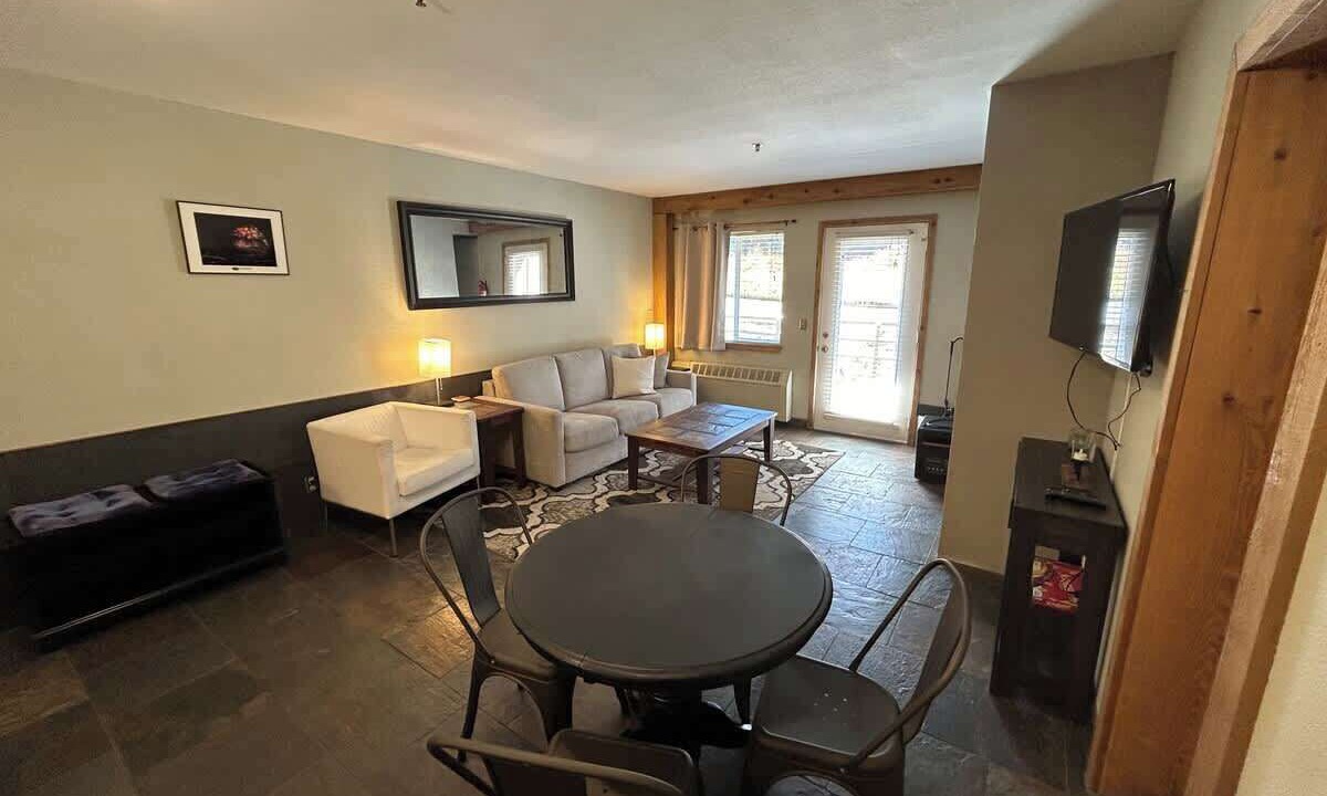 Photo of Livingroom in Kirkwood