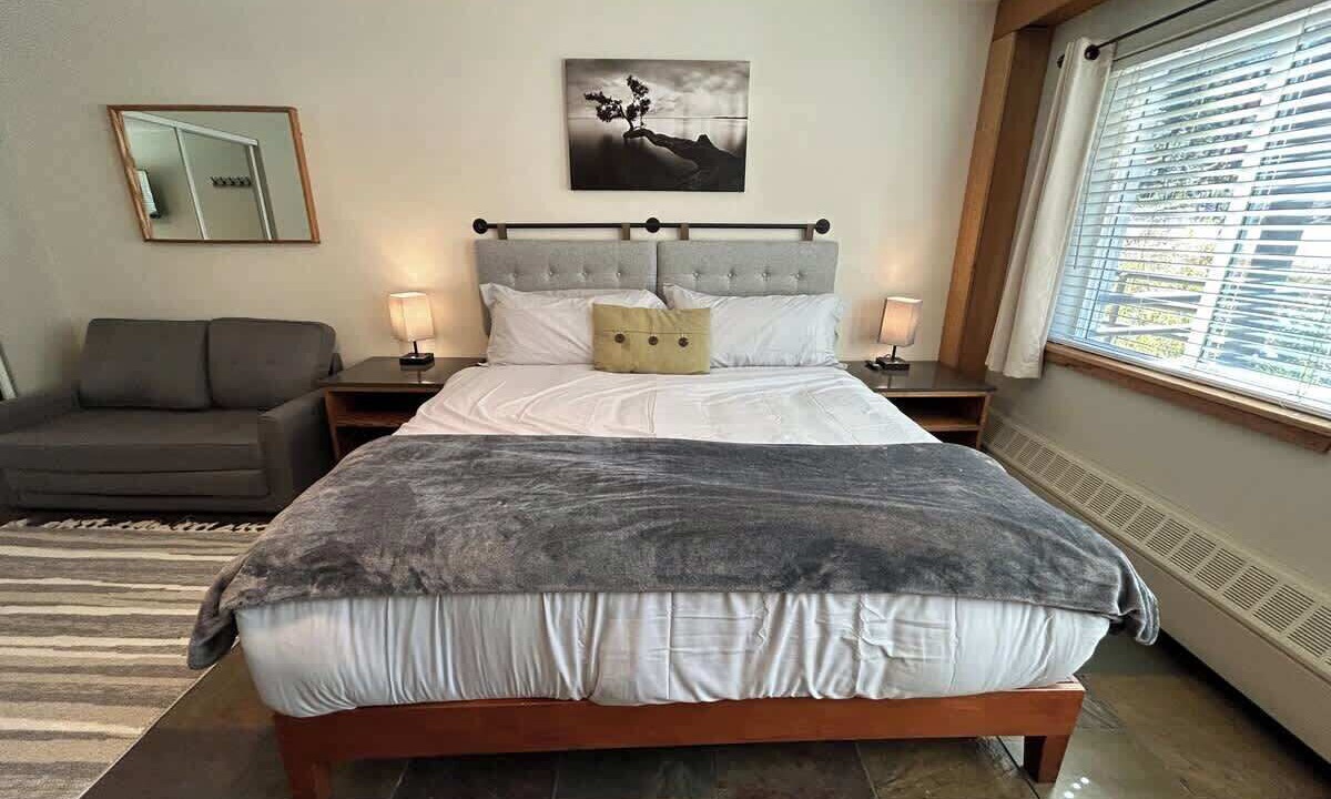 Photo of Bedroom in Kirkwood