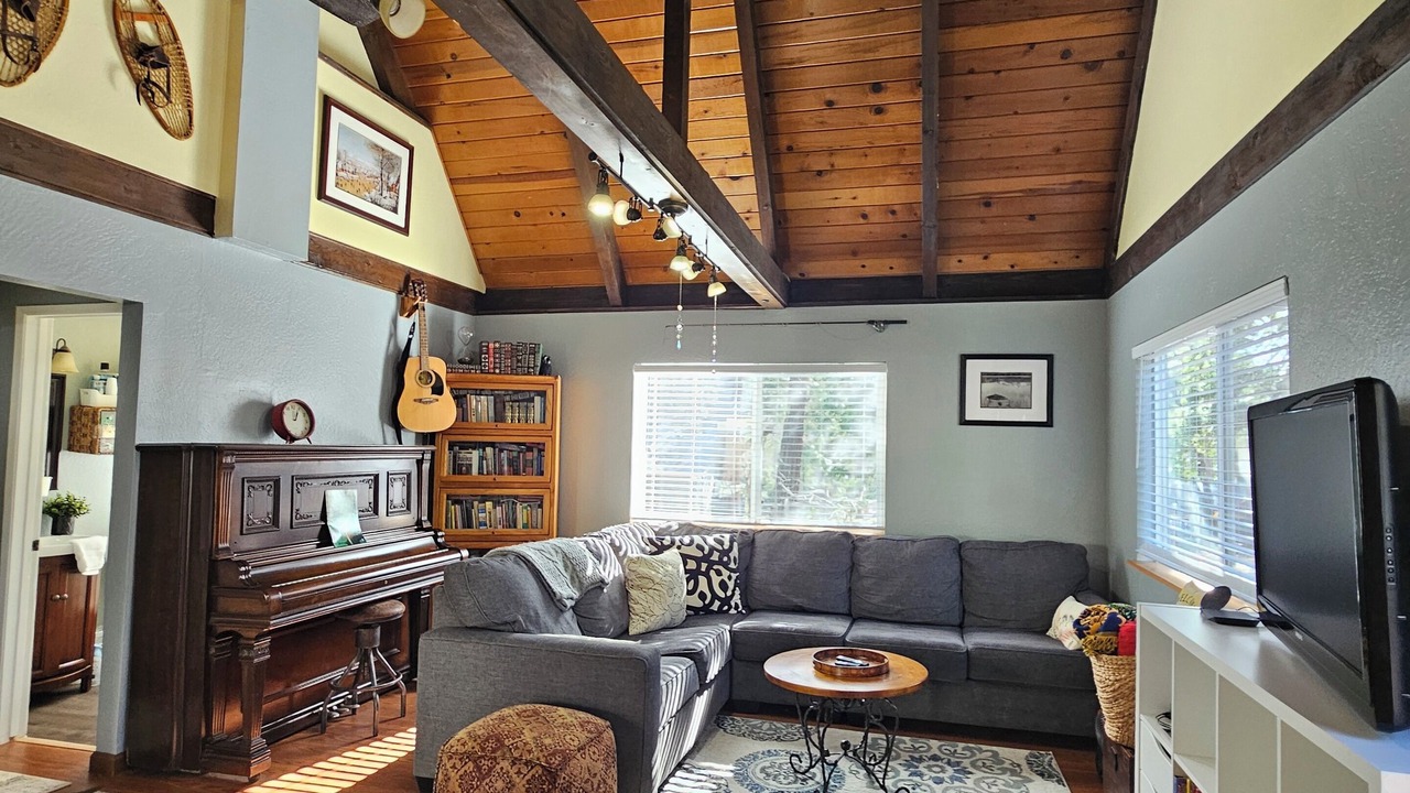 Photo of Livingroom in Twain Harte