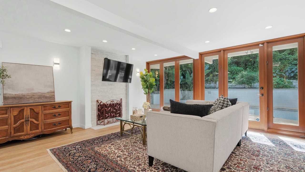 Photo of Bedroom in Beverly Glen