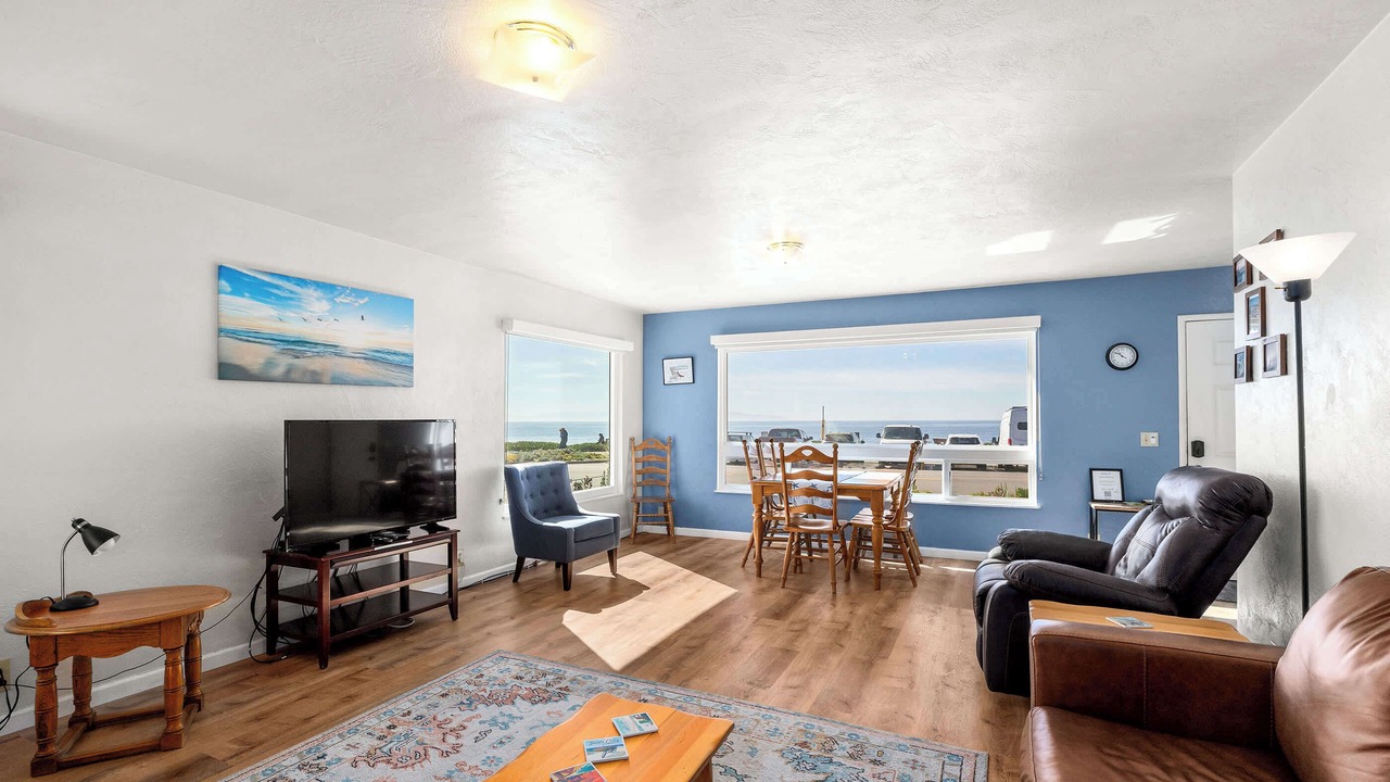 Photo of Livingroom in Westside Santa Cruz