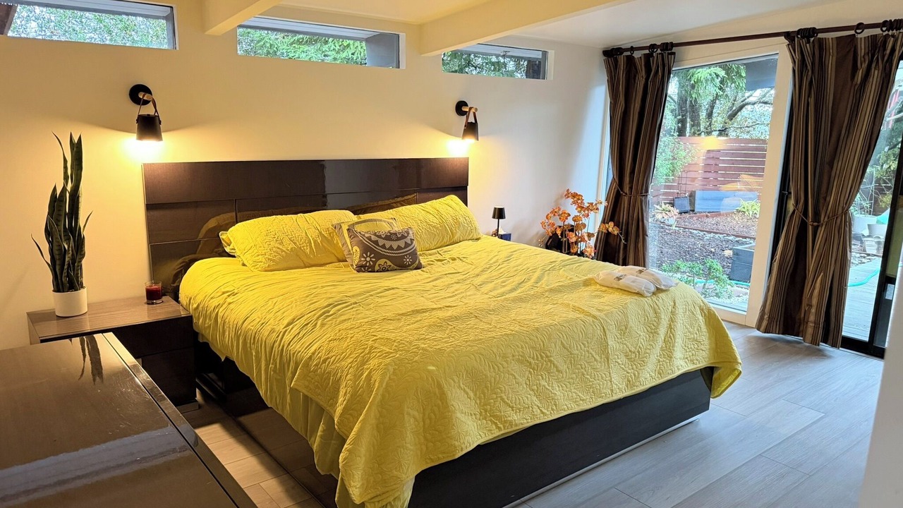 Photo of Bedroom in Highlands-Baywood Park
