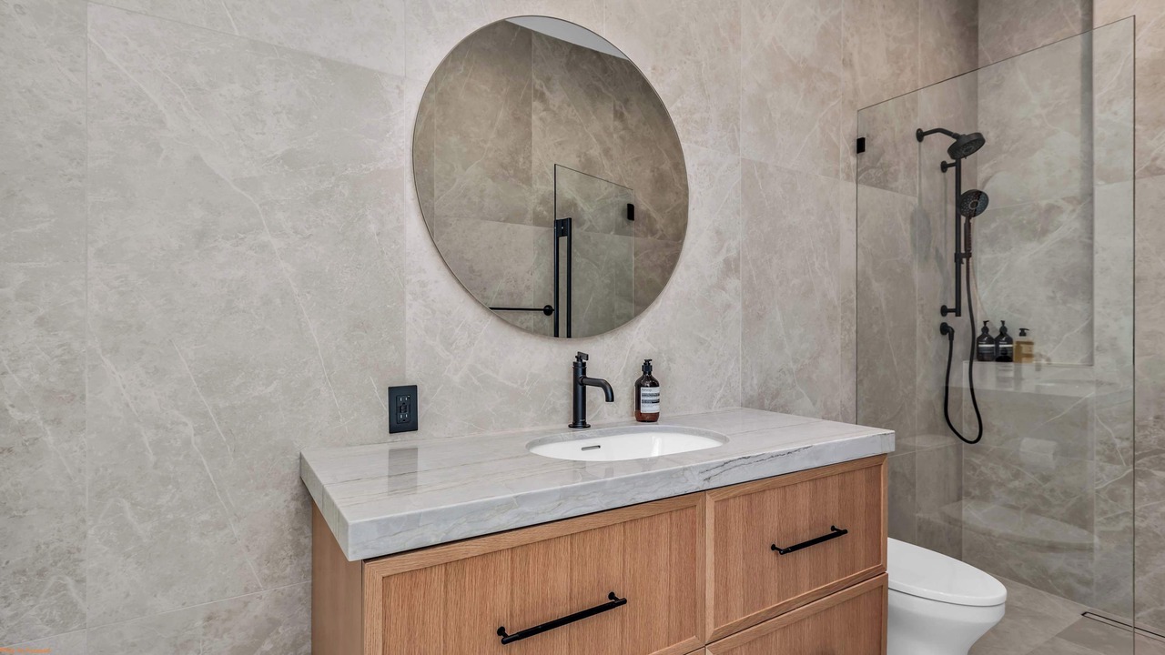 Photo of Bathroom in The Movie Colony