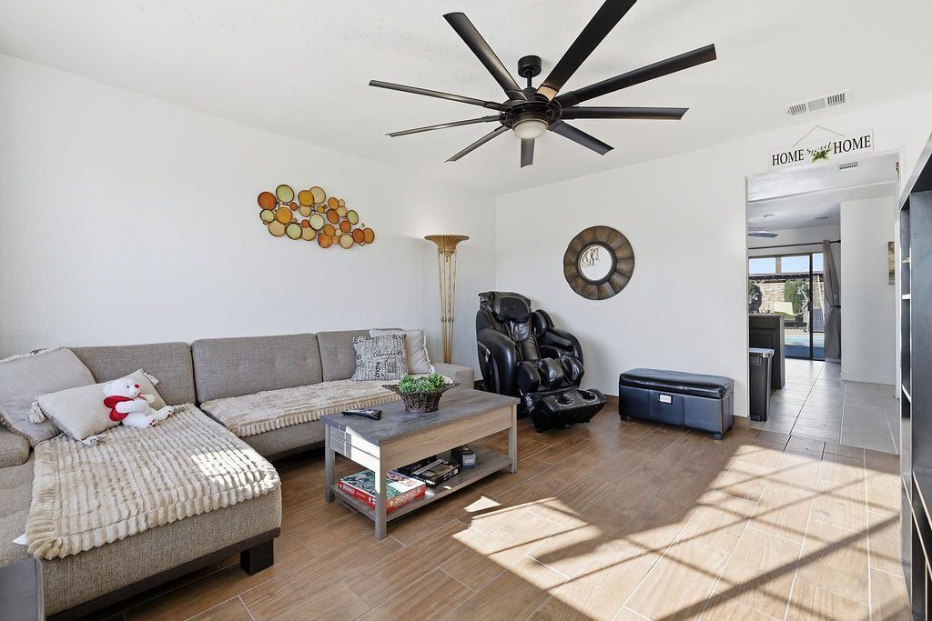 Photo of Livingroom in Palmdale