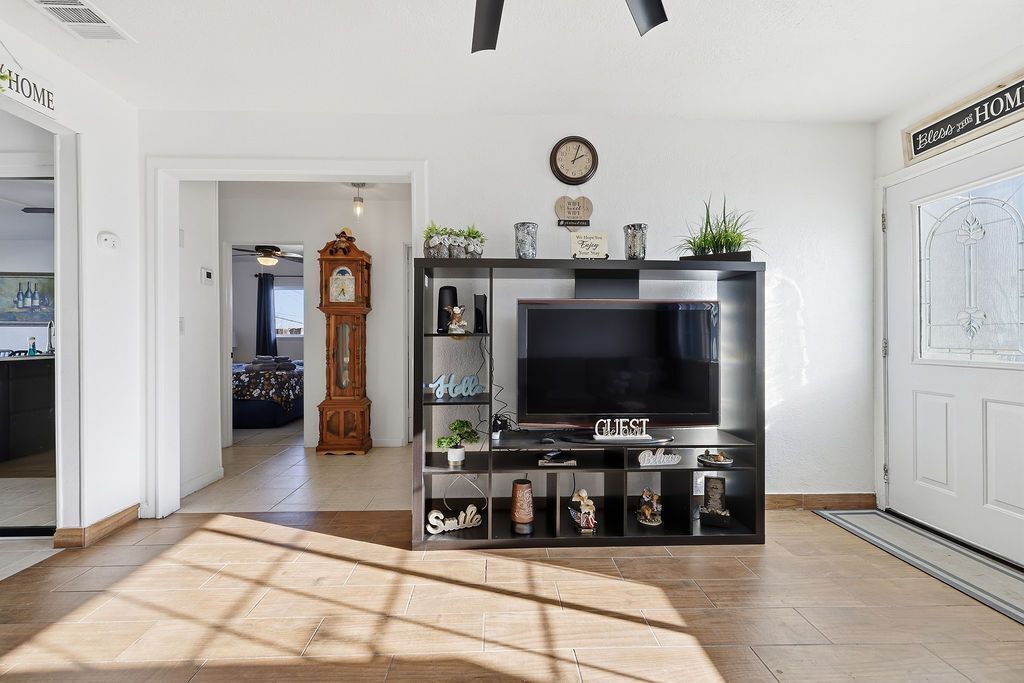 Photo of Livingroom in Palmdale