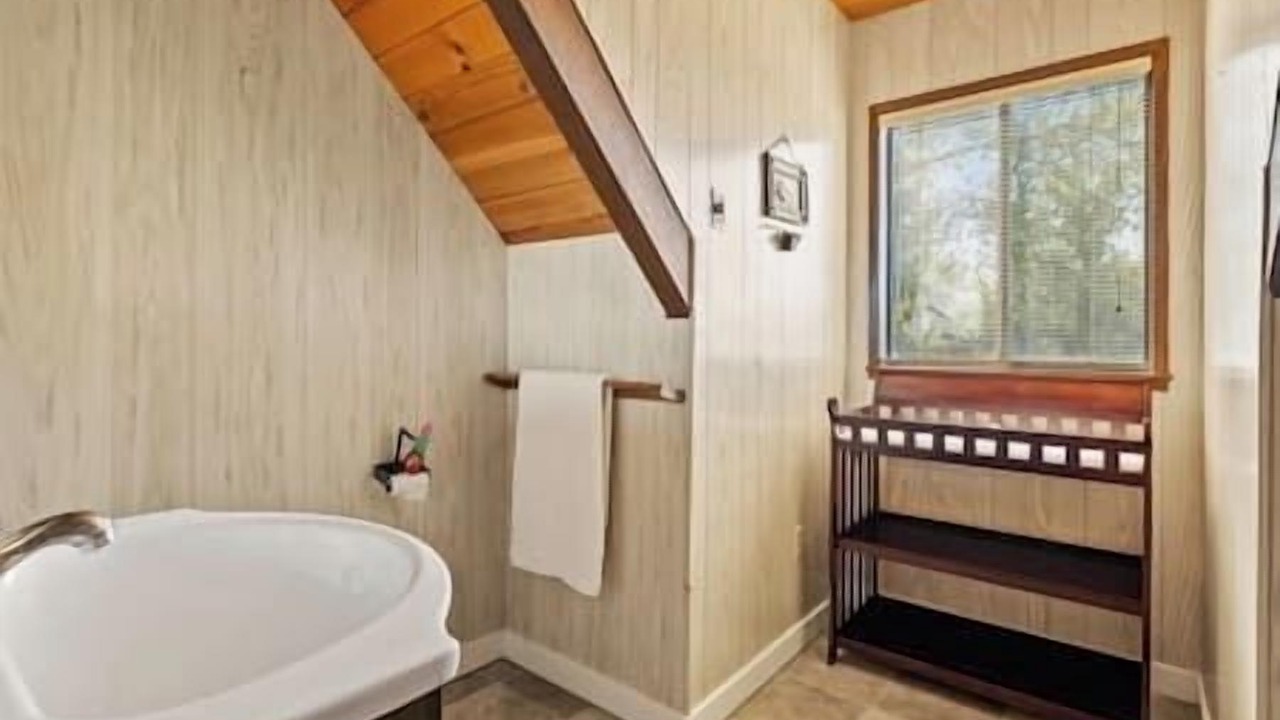 Photo of Bathroom in Mono Vista