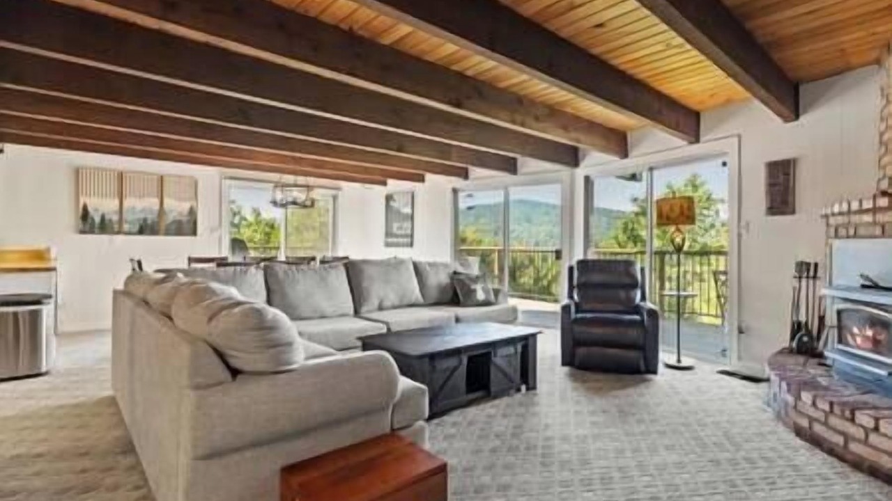 Photo of Livingroom in Mono Vista