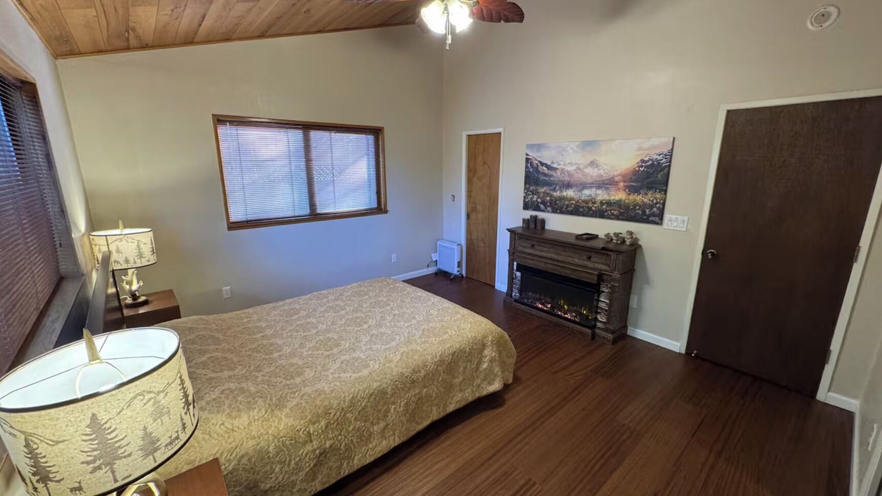 Photo of Livingroom in Phoenix Lake-Cedar Ridge