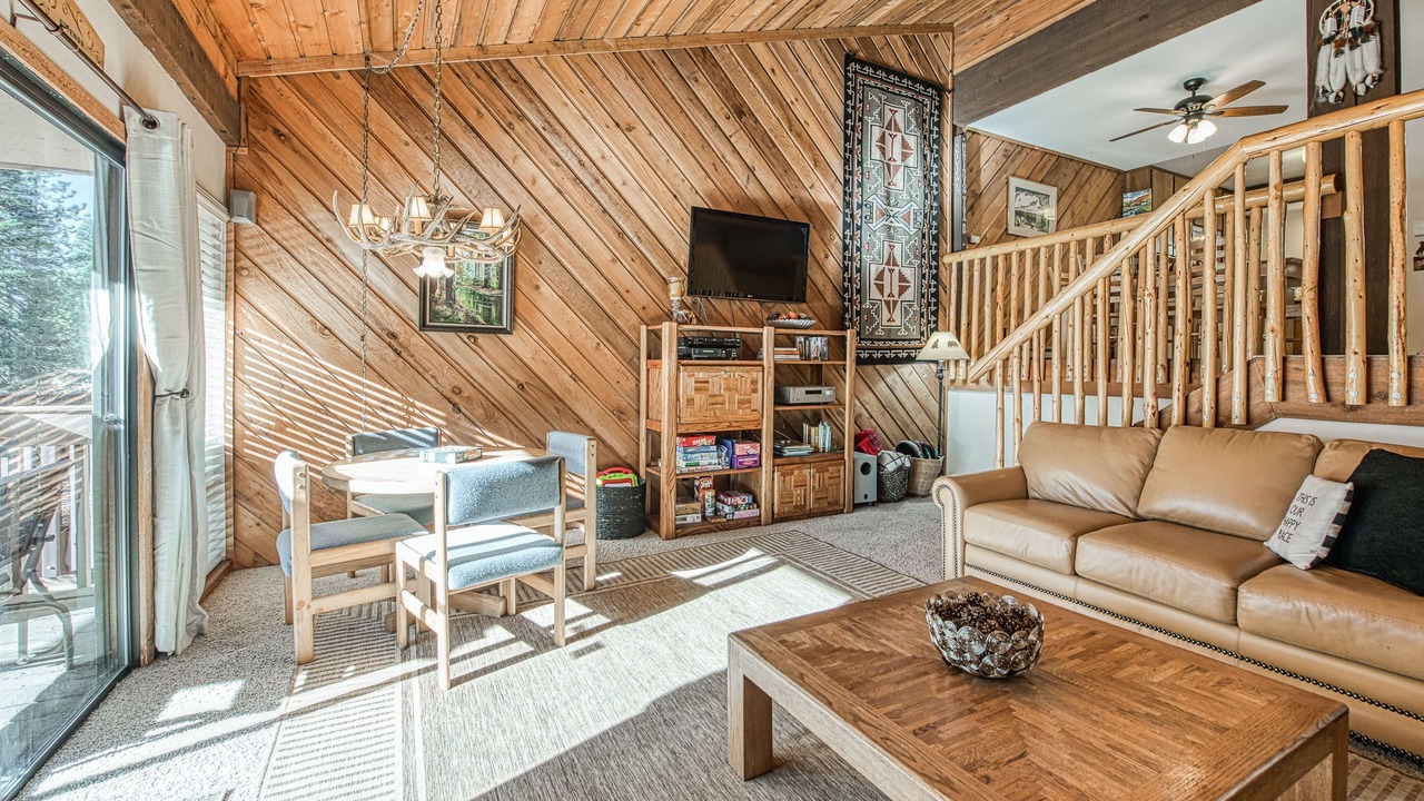 Photo of Livingroom in Lakeshore