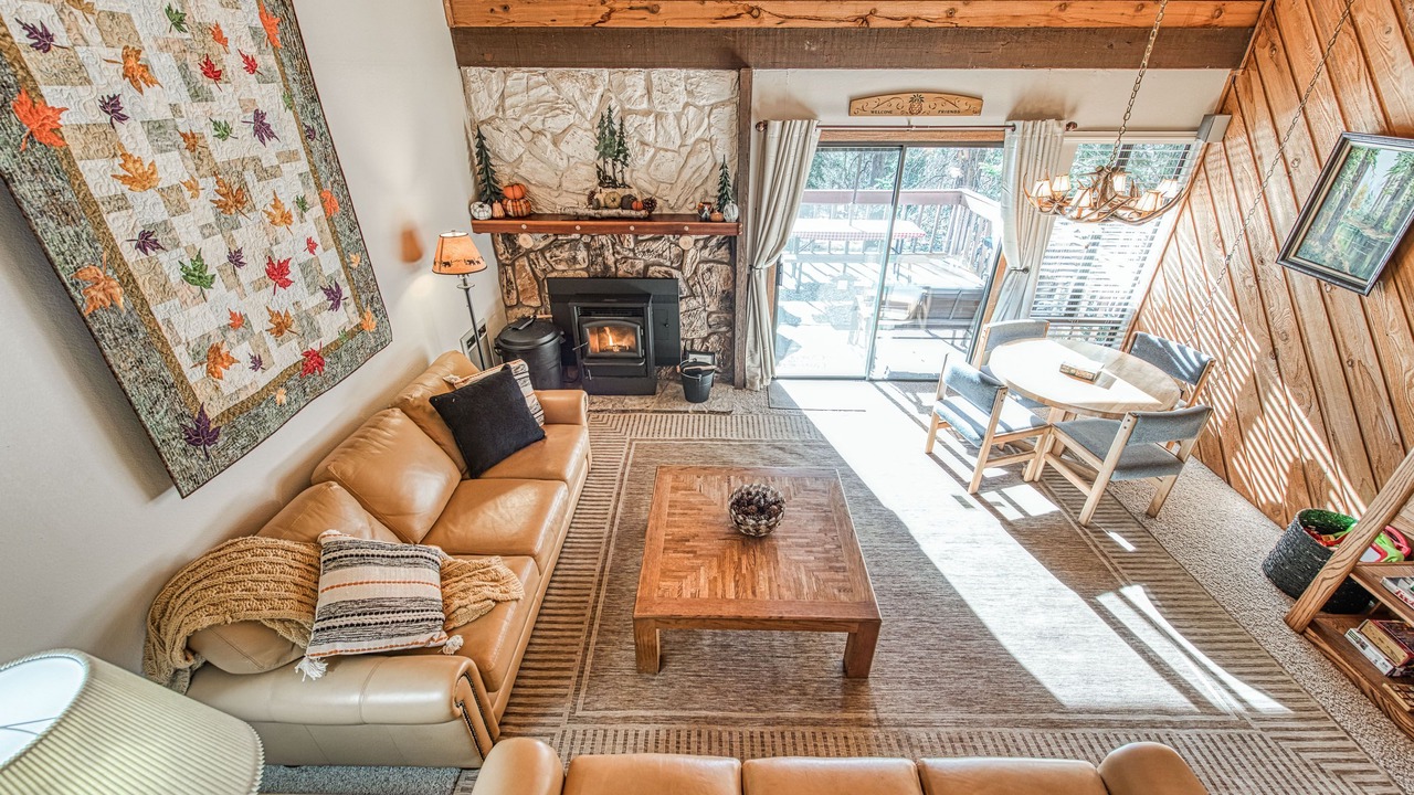 Photo of Livingroom in Lakeshore