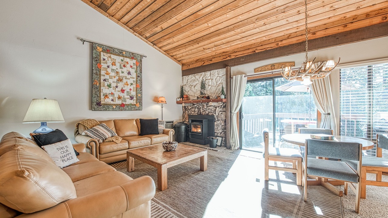 Photo of Livingroom in Lakeshore