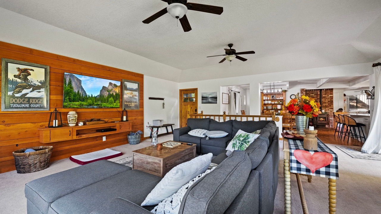 Photo of Livingroom in Twain Harte