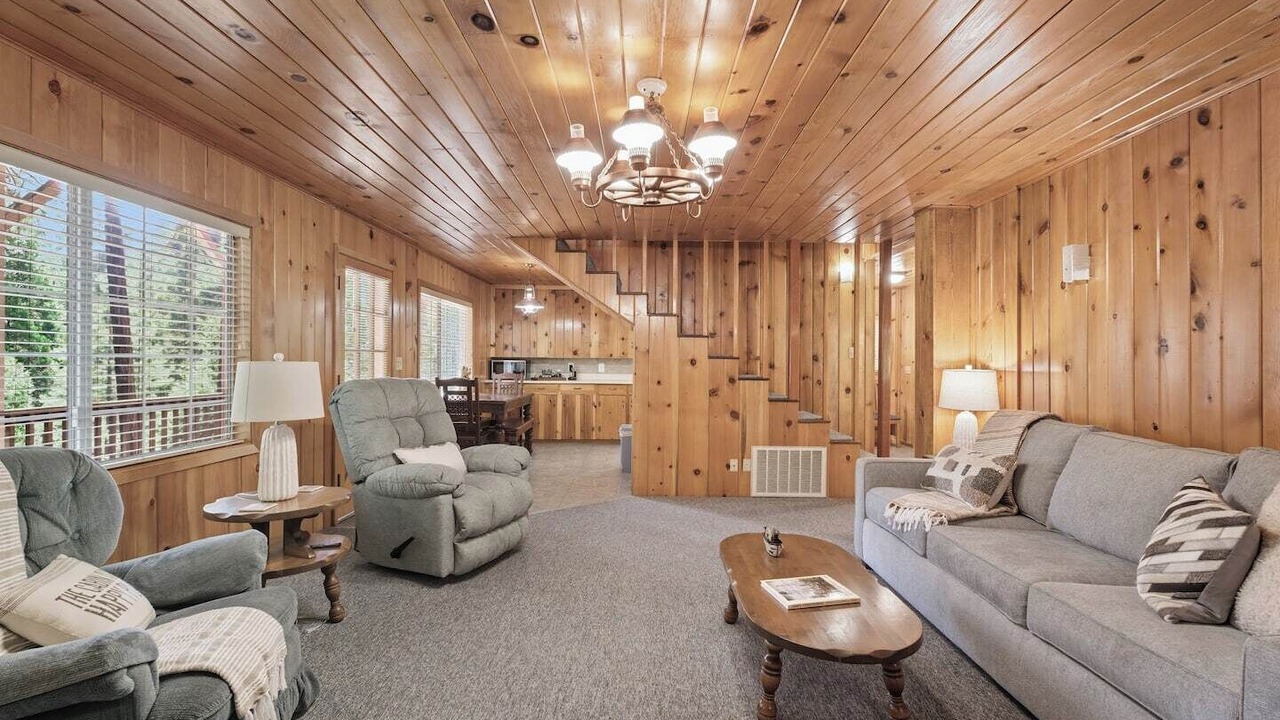 Photo of Livingroom in Shaver Lake