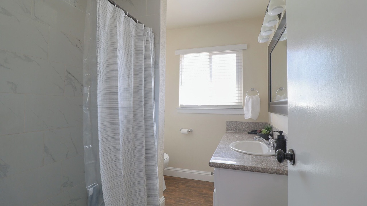 Photo of Bathroom in Raisin