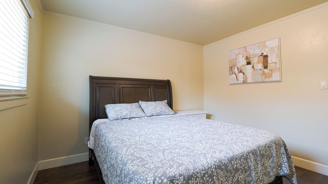 Photo of Bedroom in Raisin