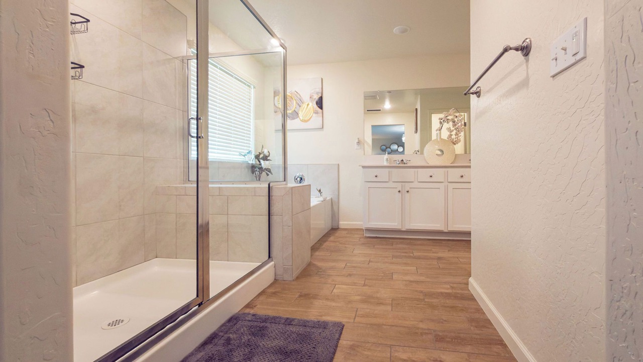 Photo of Bathroom in Raisin