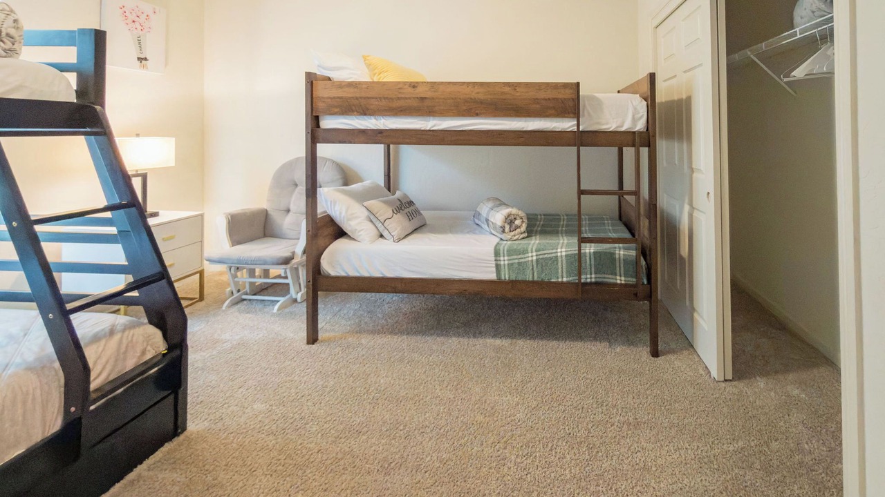 Photo of Bedroom in Raisin
