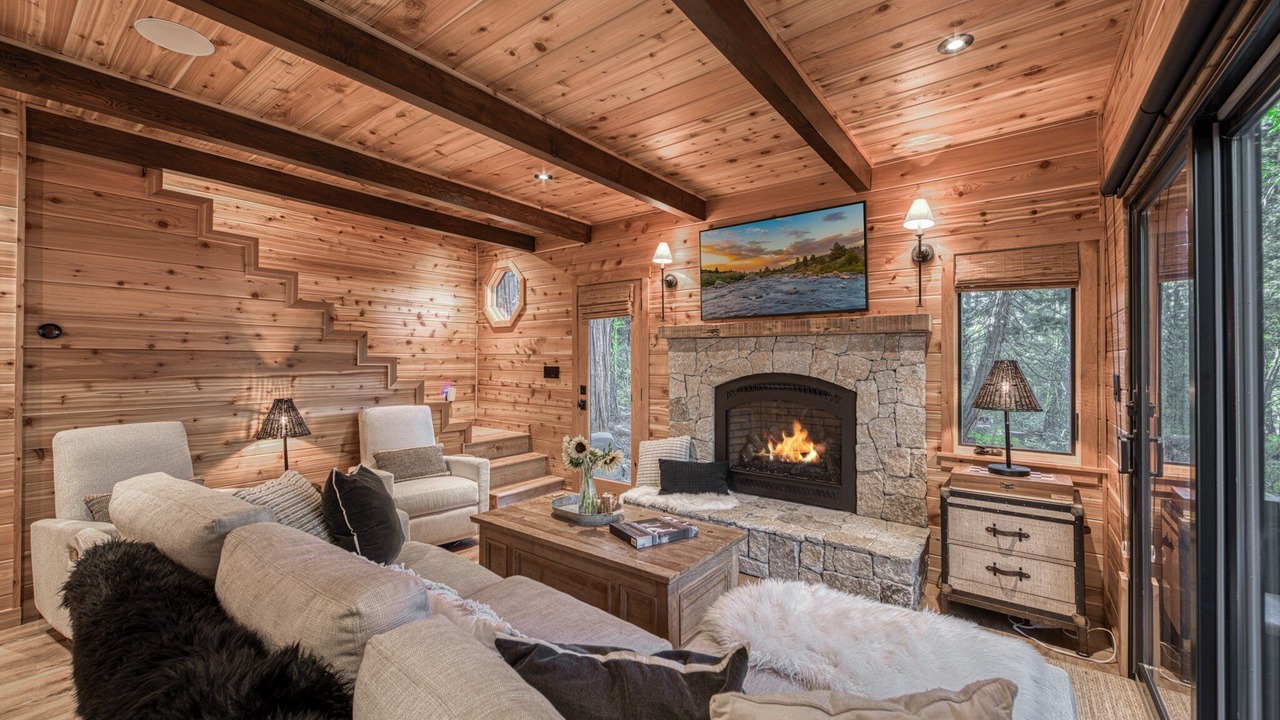 Photo of Livingroom in Tahoma