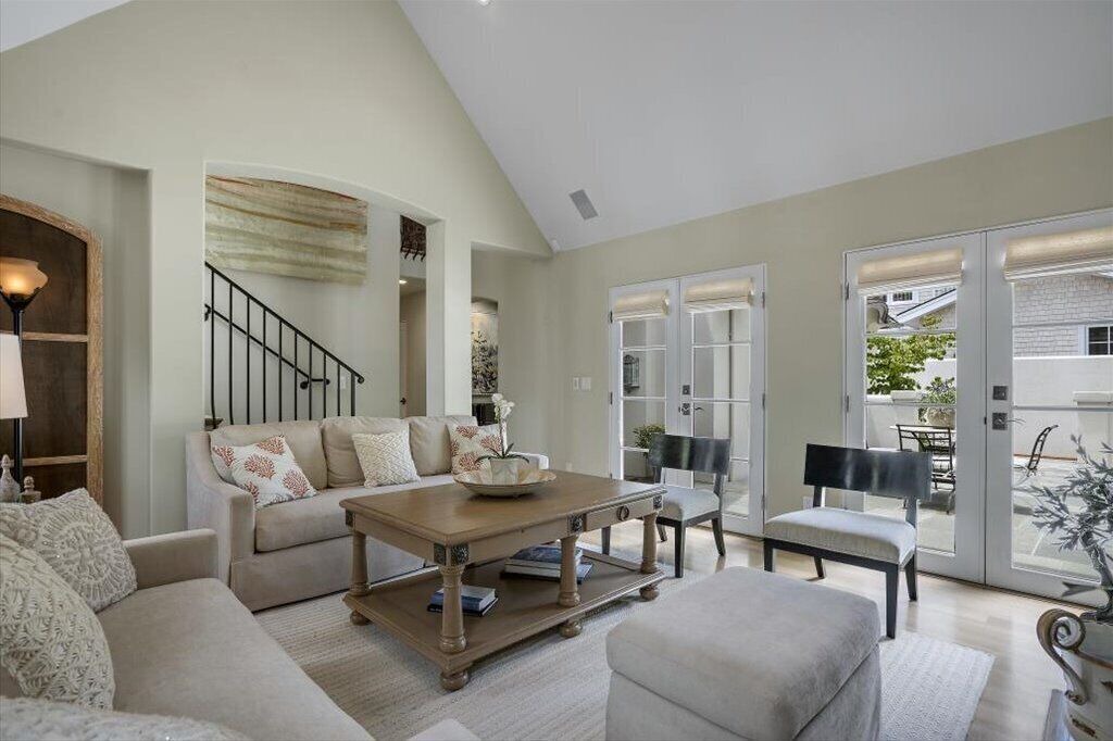 Photo of Livingroom in Old Palo Alto