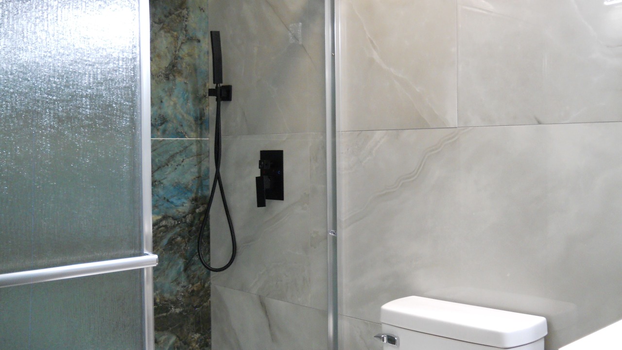 Photo of Bathroom in Hanford
