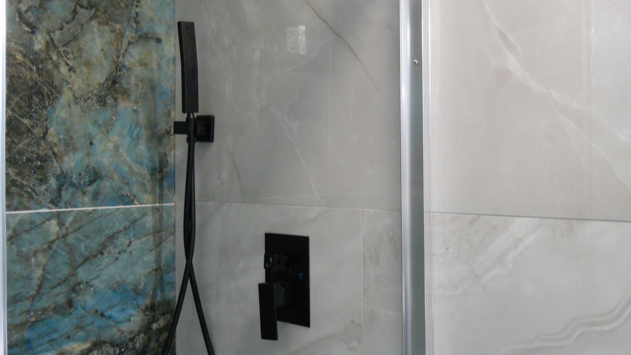 Photo of Bathroom in Hanford