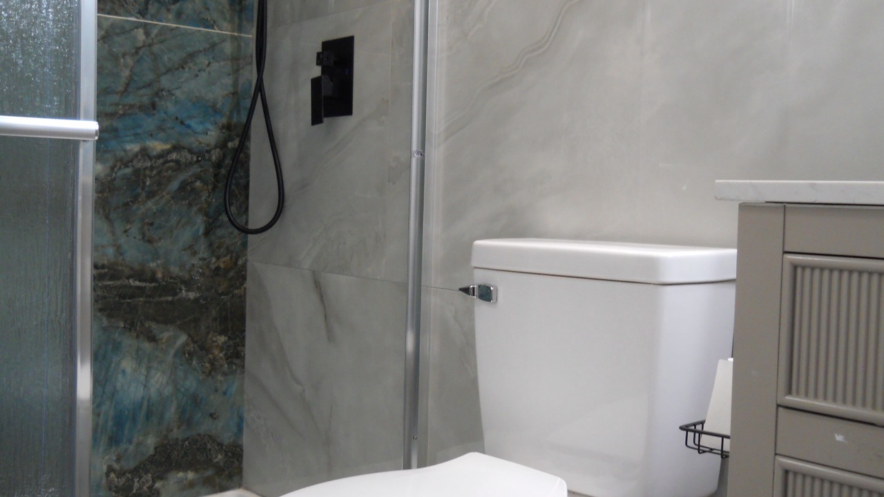 Photo of Bathroom in Hanford