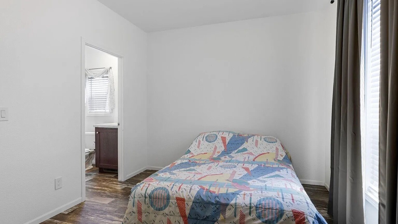 Photo of Bedroom in Tennyson - Alquire