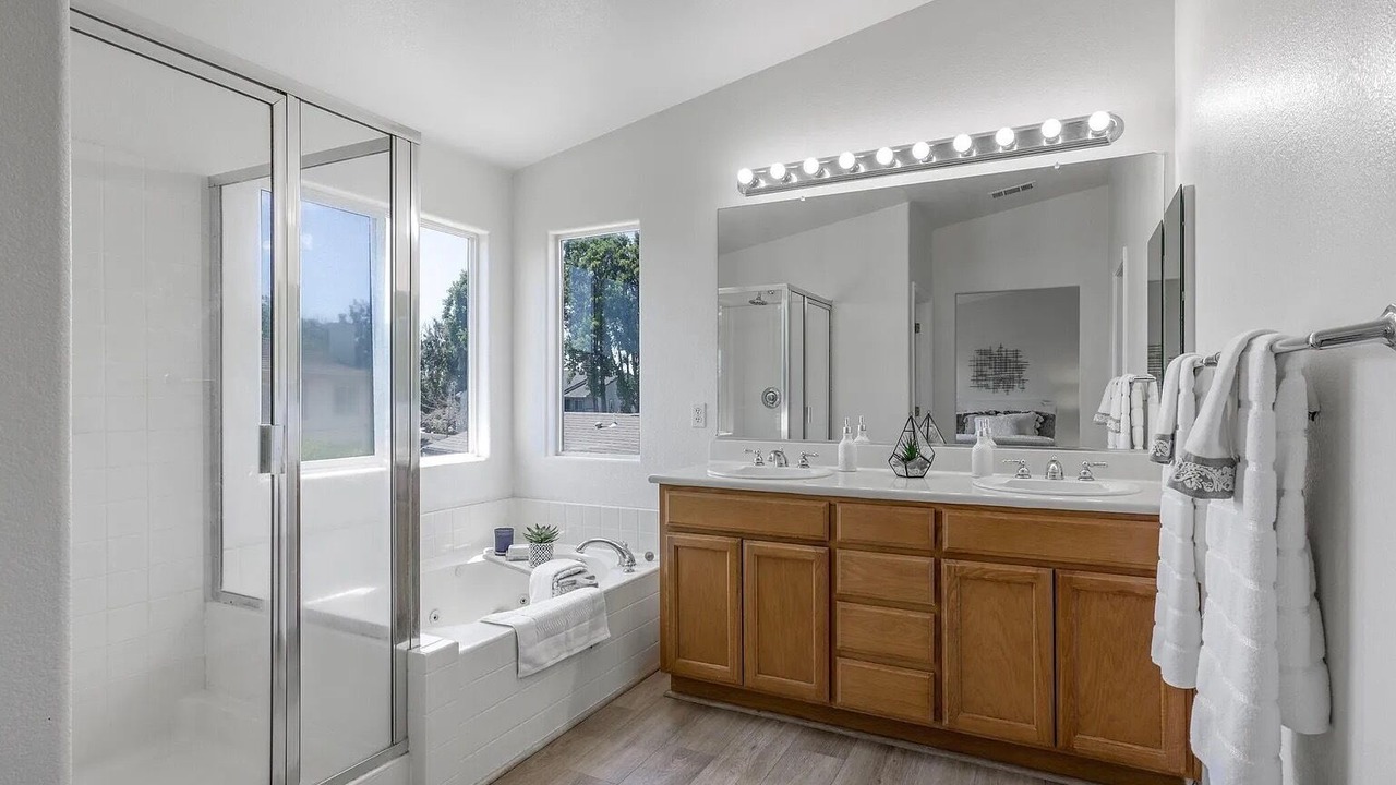 Photo of Bathroom in Tennyson - Alquire