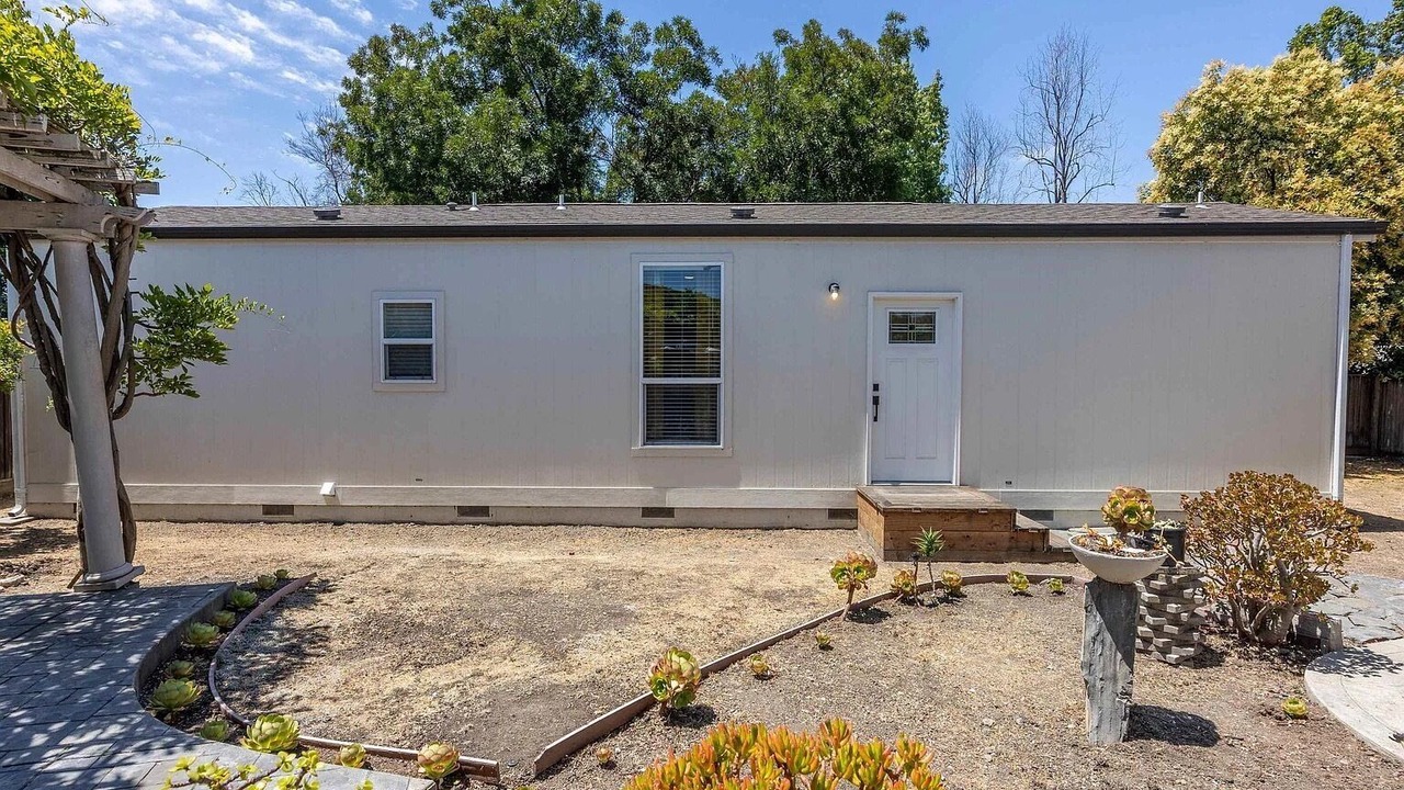 Photo of Outdoor in Tennyson - Alquire