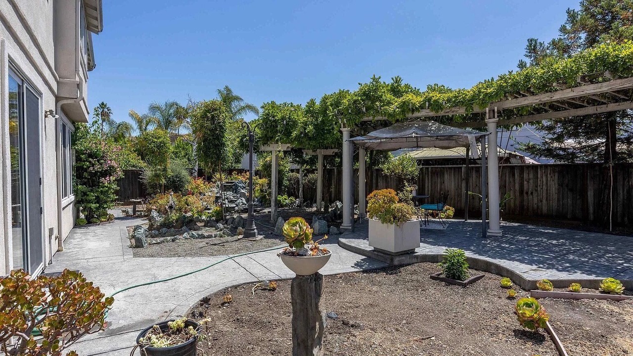 Photo of Patio Balcony in Tennyson - Alquire