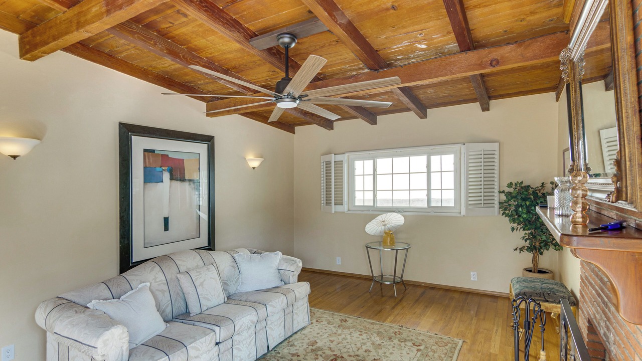Photo of Livingroom in Studio City