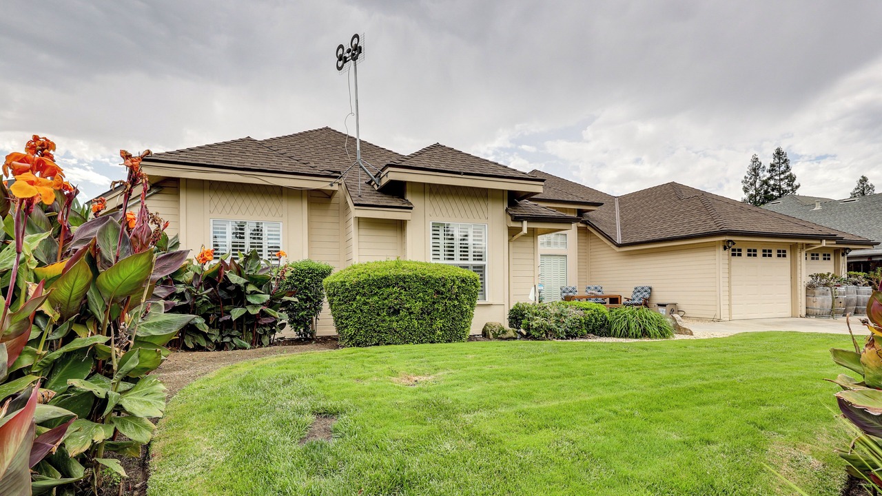Photo of Outdoor in Raisin