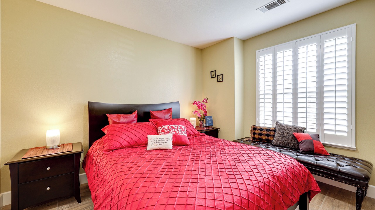 Photo of Bedroom in Raisin