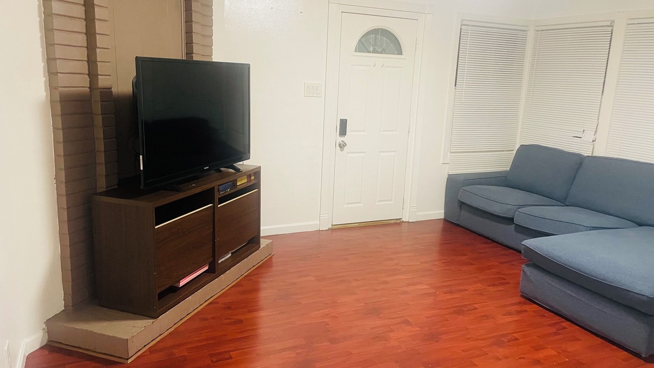 Photo of Livingroom in Oakland