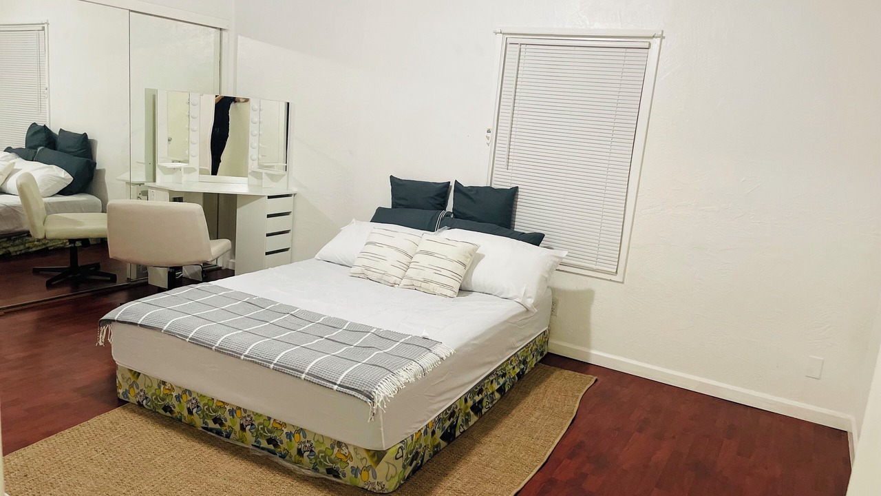 Photo of Bedroom in Oakland