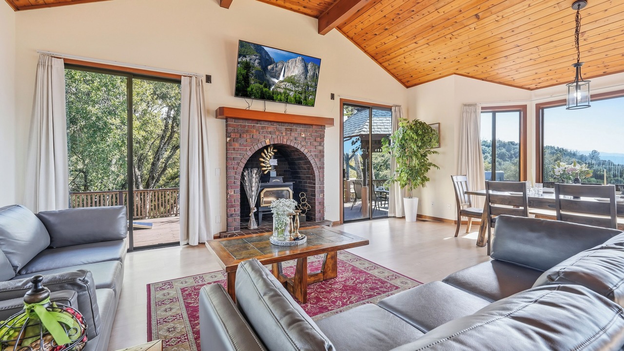 Photo of Livingroom in Yosemite Forks