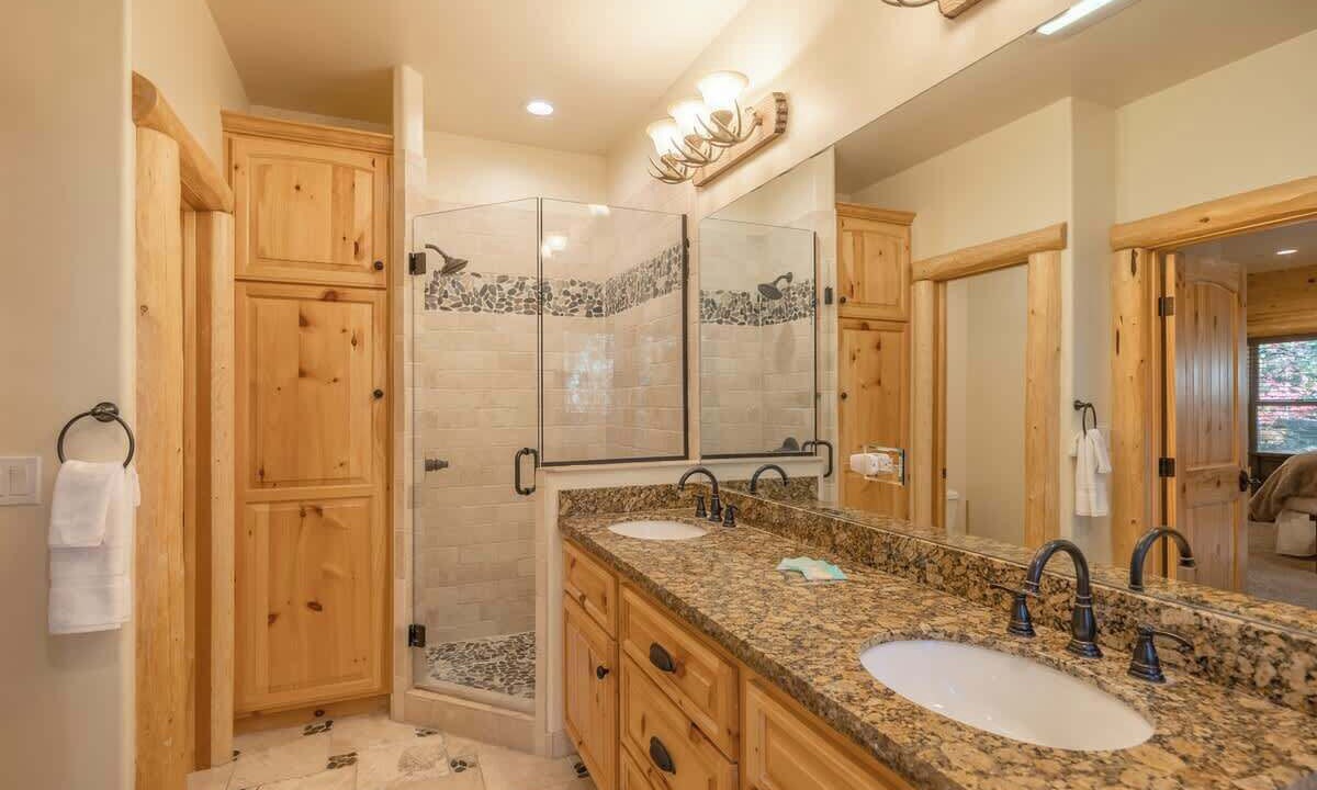 Photo of Bathroom in Summit Estates
