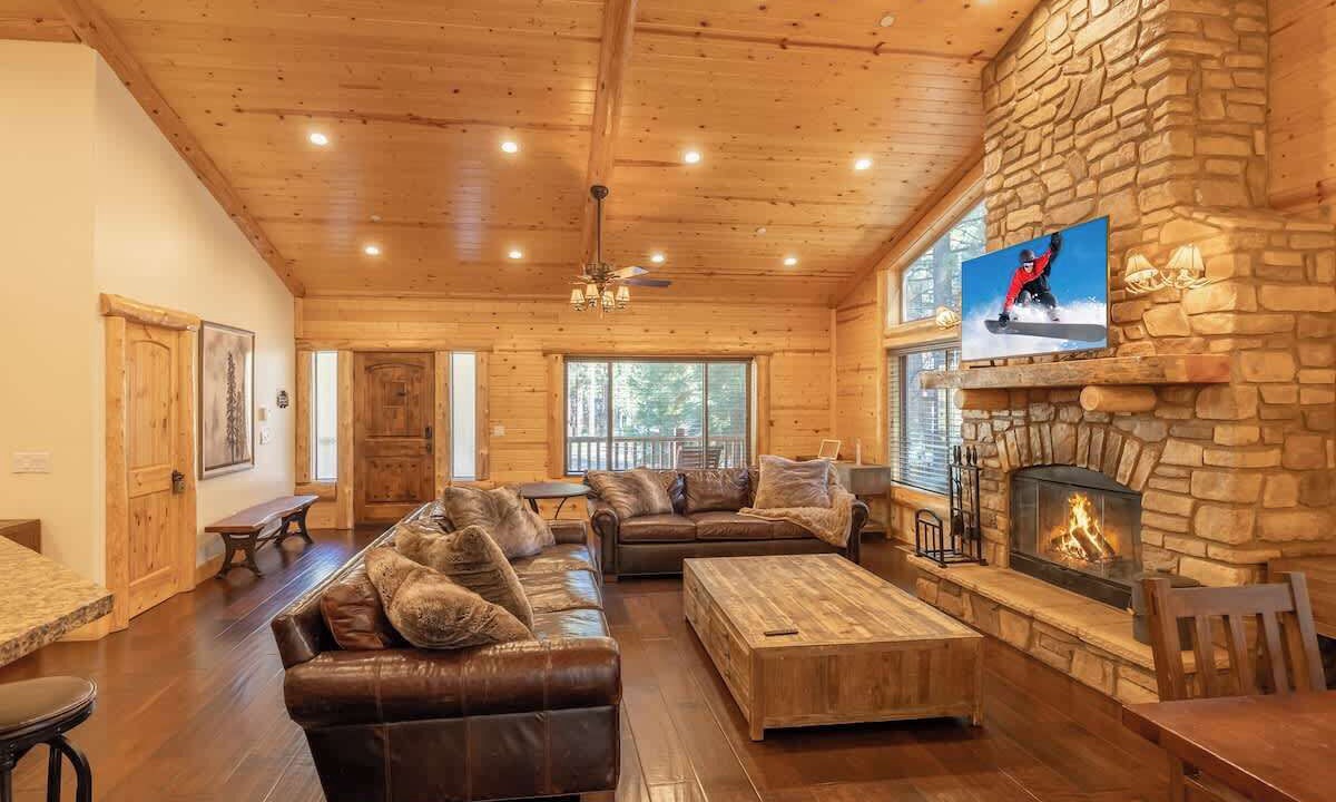 Photo of Livingroom in Summit Estates