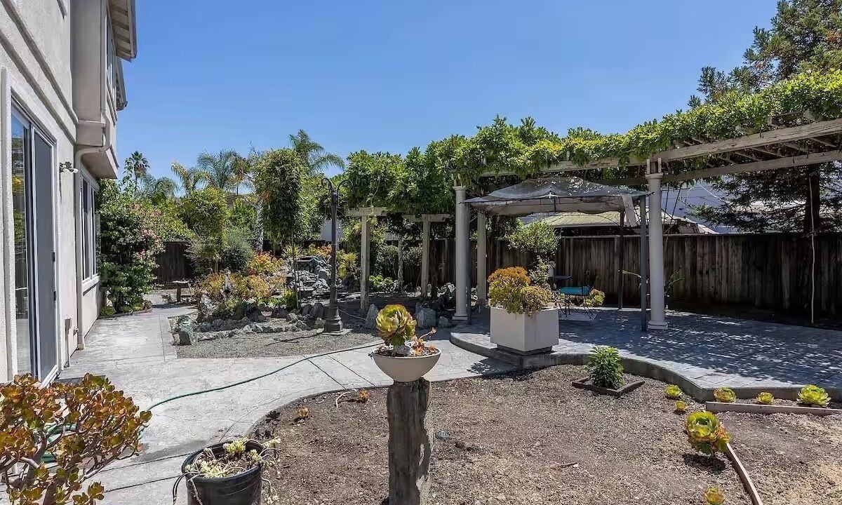 Photo of Patio Balcony in Tennyson - Alquire