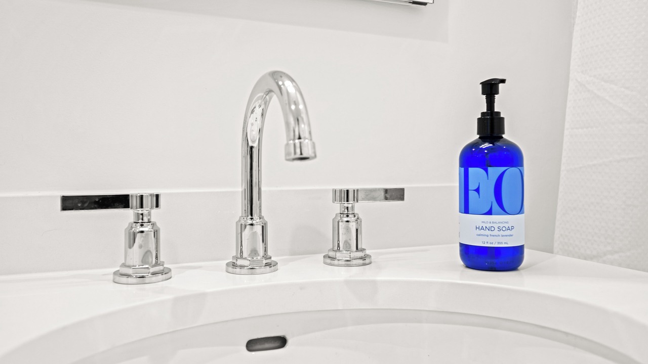 Photo of Bathroom in Hollywood Hills West