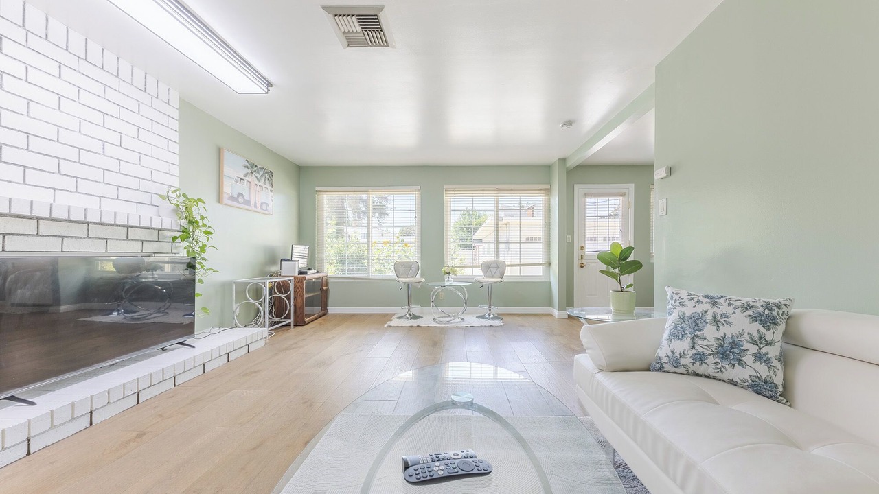 Photo of Livingroom in Mayflower Village