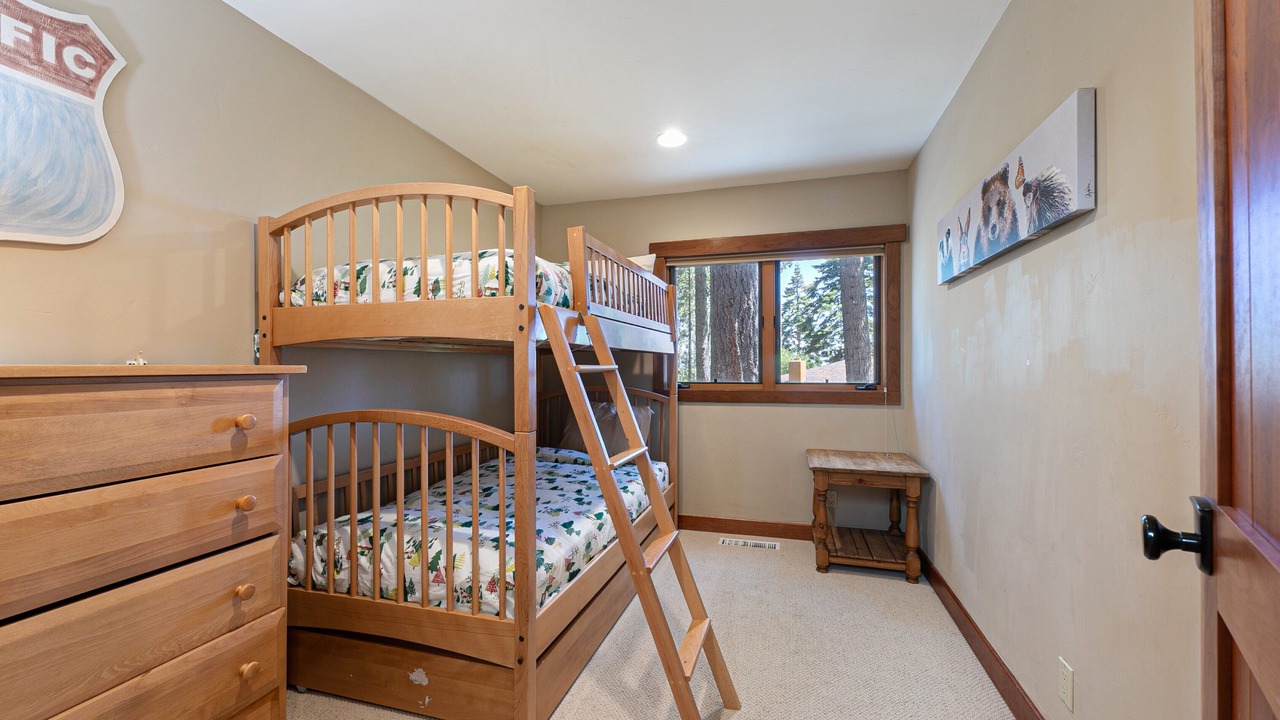 Photo of Bedroom in Lake Forest