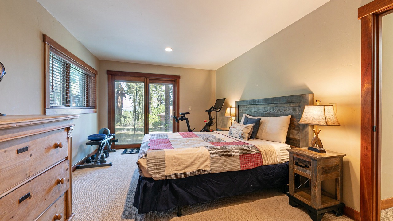 Photo of Bedroom in Lake Forest