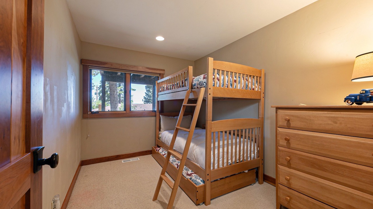 Photo of Bedroom in Lake Forest