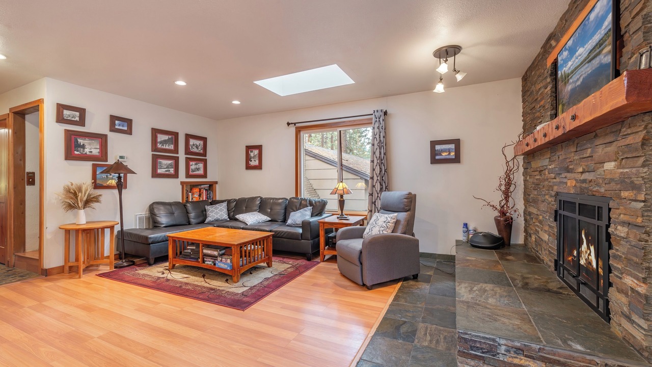 Photo of Livingroom in Brockway