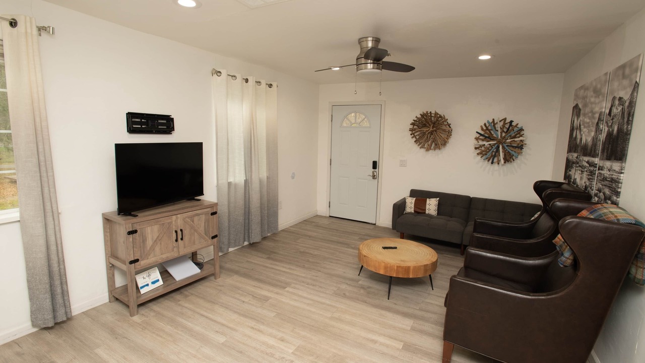 Photo of Livingroom in Groveland
