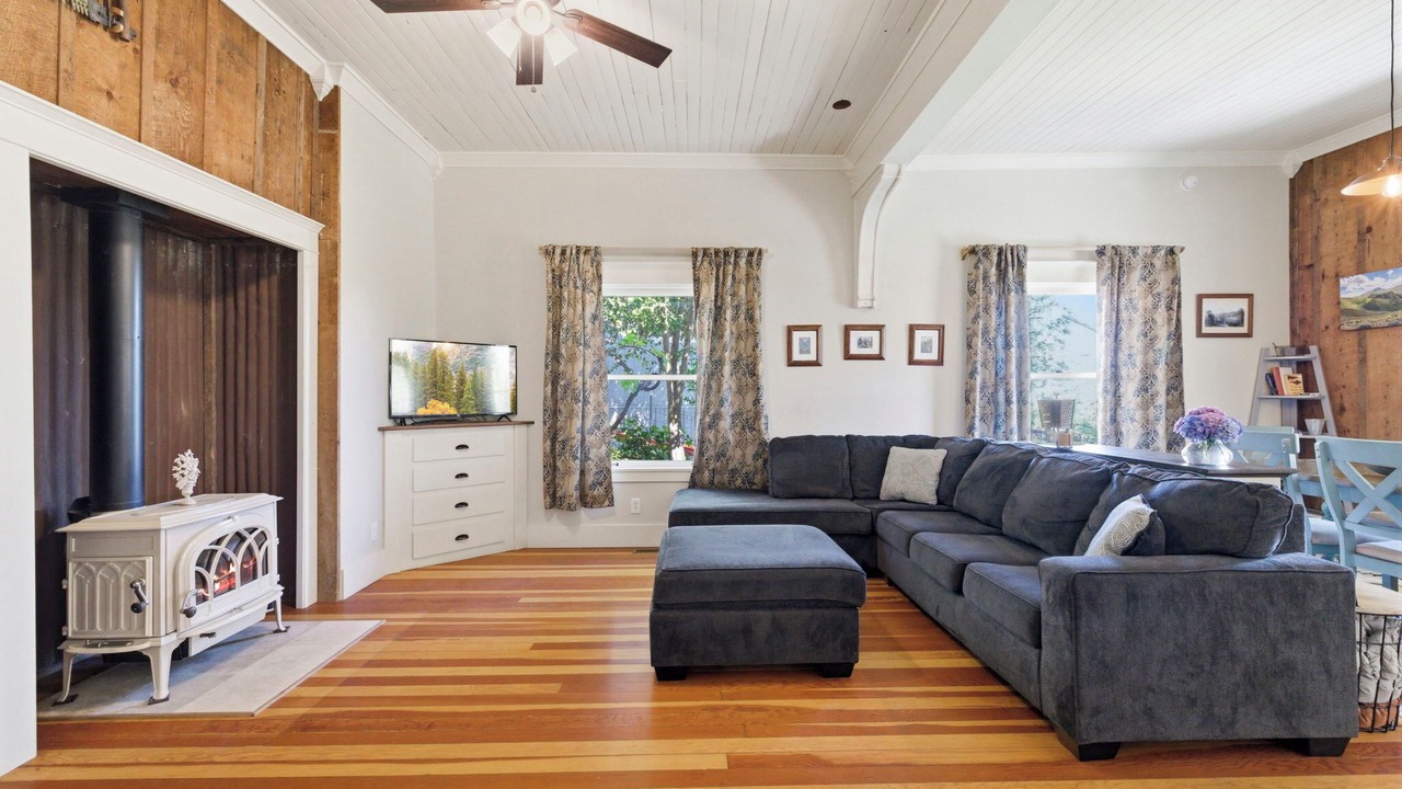 Photo of Livingroom in Angels Camp