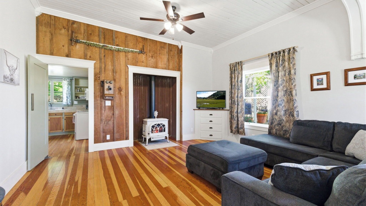 Photo of Livingroom in Angels Camp