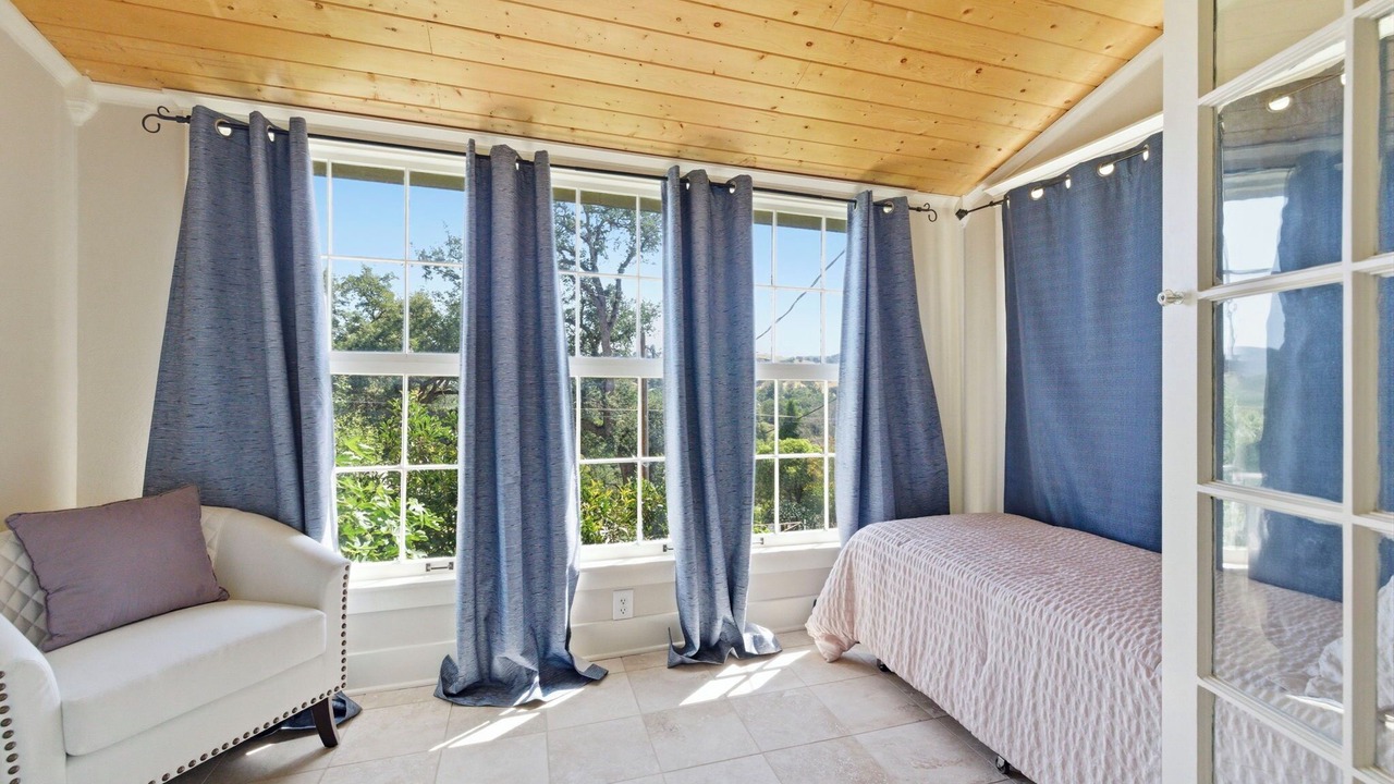 Photo of Bedroom in Angels Camp